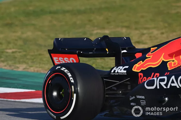El alerón trasero del coche de Max Verstappen, Red Bull Racing RB18