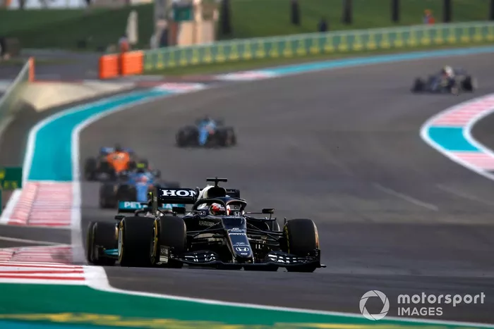 Yuki Tsunoda, AlphaTauri AT02, Valtteri Bottas, Mercedes W12