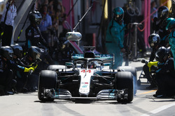 Lewis Hamilton, Mercedes AMG F1 W09, makes a pit stop