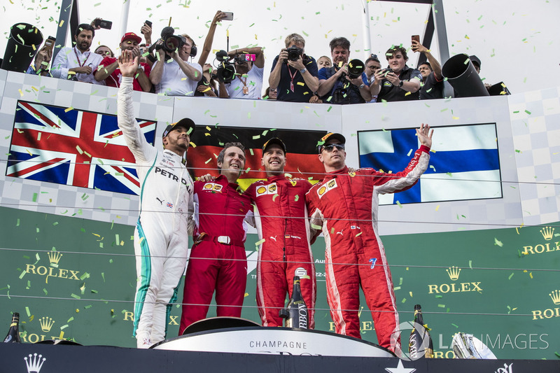 Lewis Hamilton, Mercedes-AMG F1, Inaki Rueda, Ferrari Race Strategist, Sebastian Vettel, Ferrari and