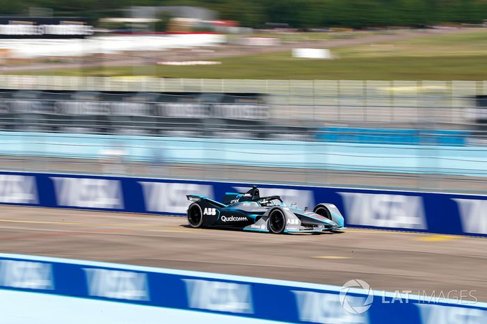 Nico Rosberg, campeón mundial de Fórmula 1, inversionista de Fórmula E, conduce el coche de la Fórmula E