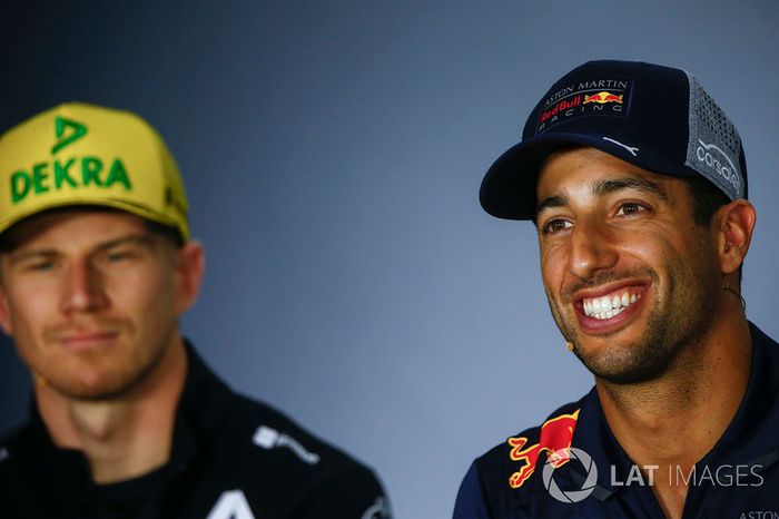 Nico Hulkenberg, Renault Sport F1 Team, y Daniel Ricciardo, Red Bull Racing, en la conferencia de prensa