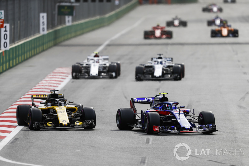 Pierre Gasly, Toro Rosso STR13 Honda, devant Nico Hulkenberg, Renault Sport F1 Team R.S. 18, Lance Stroll, Williams FW41 Mercedes, et Charles Leclerc, Sauber C37 Ferrari