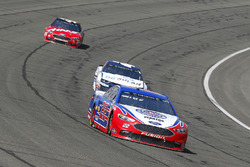 Joey Logano, Team Penske, Ford Fusion AAA Southern California and Kyle Larson, Chip Ganassi Racing, Chevrolet Camaro DC Solar