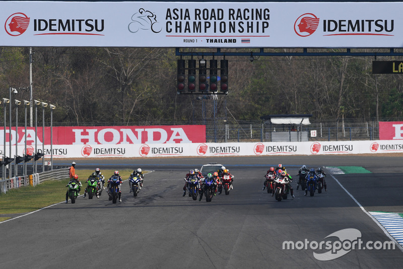Race 1 SuperSports 600cc ARRC Thailand di Chang International Circuit