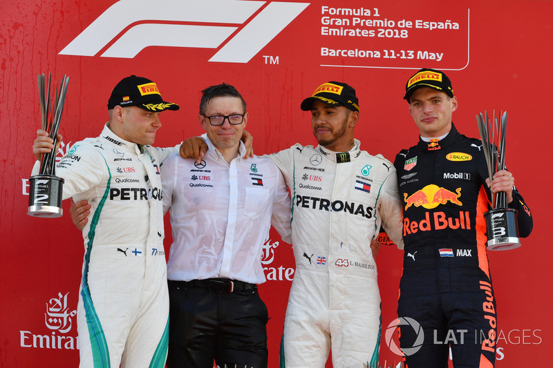 Podio: ganador de la carrera Lewis Hamilton, Mercedes AMG F1, segundo lugar Valtteri Bottas, Mercedes AMG F1 y tercero Max Verstappen, Red Bull Racing