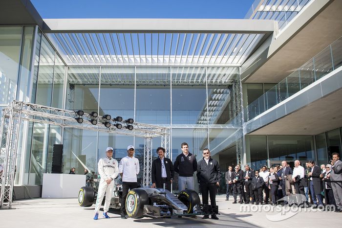 Lewis Hamilton, Mercedes-AMG F1, Valtteri Bottas, Mercedes-AMG F1, Toto Wolff, Mercedes AMG F1 Director de Motorsport, Giuseppe D'Arrigo, Petronas