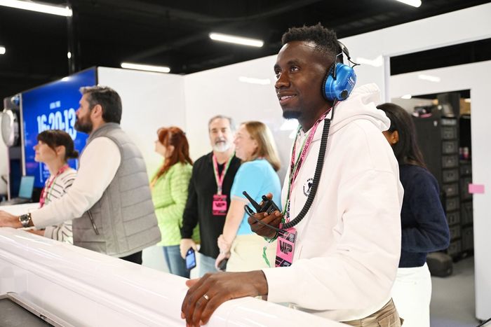 Blaise Matuidi in the Alpine F1 garage 