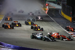 Sebastian Vettel, Ferrari SF70H, Max Verstappen, Red Bull Racing RB13, Kimi Raikkonen, Ferrari SF70H