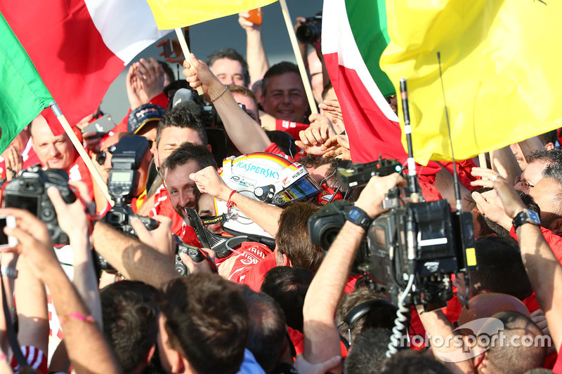 El ganador Sebastian Vettel, Ferrari