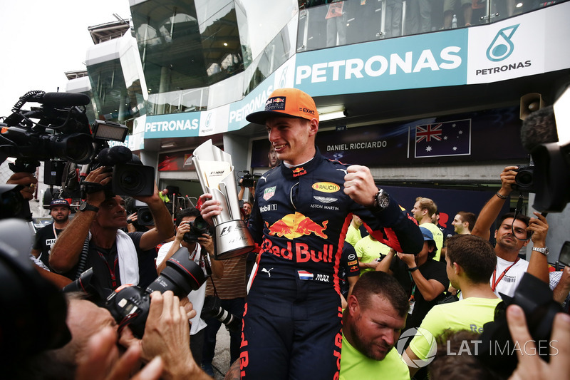 Max Verstappen, Red Bull Racing, race winner, celebrates, his team and his trophy