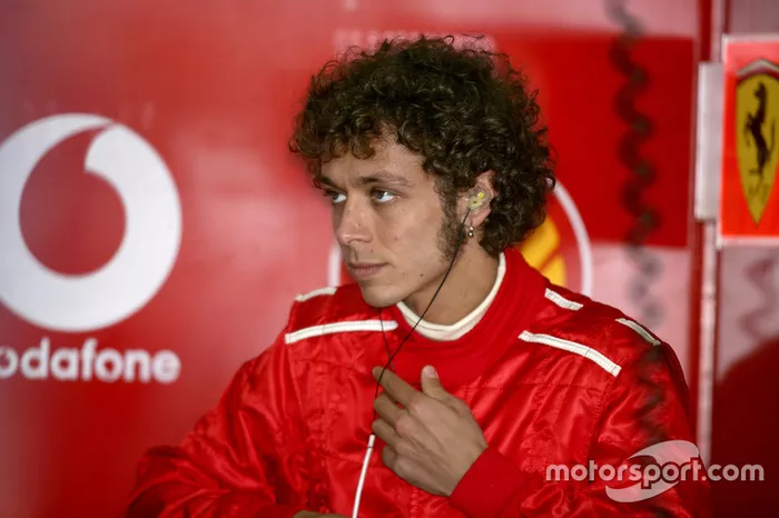 Valentino Rossi prueba con Ferrari en Valencia en 2006