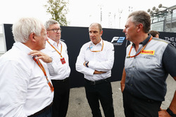 Charlie Whiting, Ross Brawn, Bruno Michel ve Mario Isola, Yeni 2018 F2 aracı tanıtımında