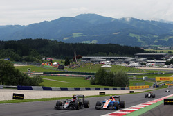 Дженсон Баттон, McLaren MP4-31 та Ріо Харьянто, Manor Racing MRT05
