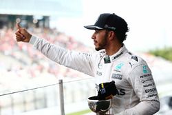 Lewis Hamilton, Mercedes AMG F1 celebra su tercera posición en el podio