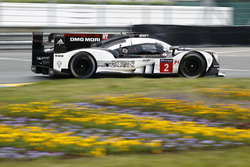 #2 Porsche Team Porsche 919 Hybrid: Romain Dumas, Neel Jani, Marc Lieb