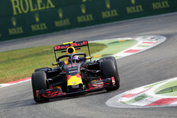 Max Verstappen, Red Bull Racing RB12 with the Halo cockpit cover