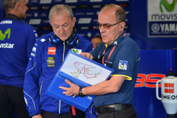 Ingenieros de Yamaha y Michelin