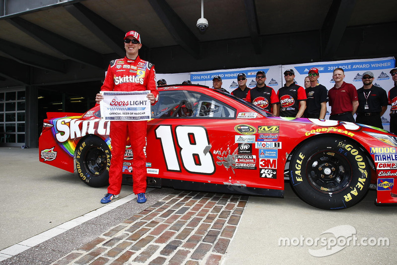 Polesitter Kyle Busch, Joe Gibbs Racing Toyota