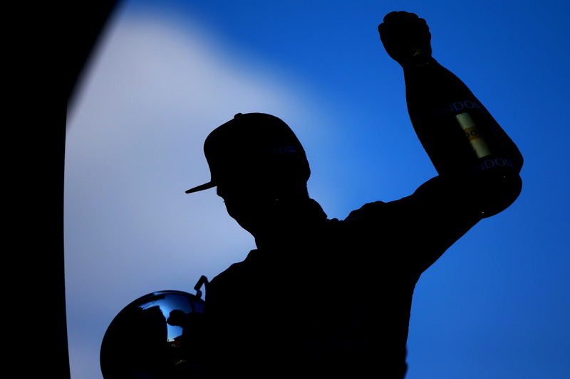 9. Max Verstappen, Red Bull Racing celebra su primer victoria