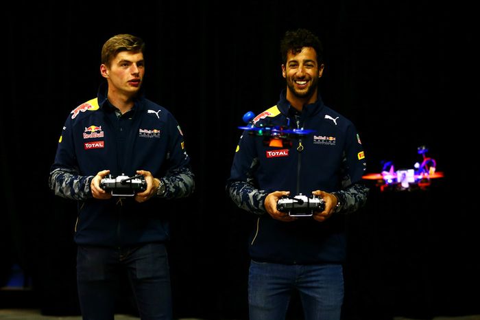 Daniel Ricciardo, Red Bull Racing y Max Verstappen, Red Bull Racing carrera de drones