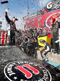 Sieger Kevin Harvick, Stewart-Haas Racing Chevrolet