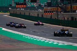 Pierre Gasly, Toro Rosso STR13, Esteban Ocon, Force India VJM11, Lewis Hamilton, Mercedes AMG F1 W09, Charles Leclerc, Sauber C37, y Nico Hulkenberg, Renault Sport F1 Team R.S. 18, alineación para la práctica de salida