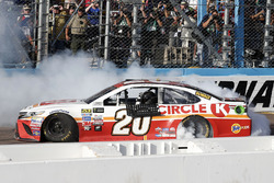 Race winner Matt Kenseth, Joe Gibbs Racing Toyota