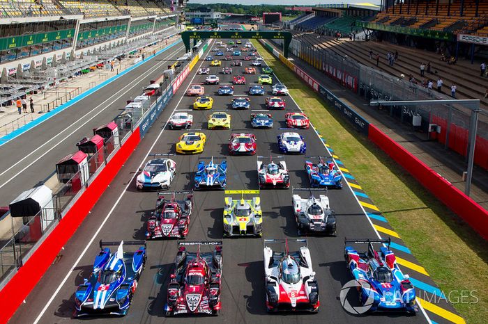 Foto oficial de grupo de coches