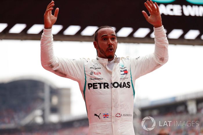 Por fim, Hamilton venceu e comemorou o retorno à liderança do campeonato com188 pontos, 17 à frente do agora vice-líder Sebastian Vettel