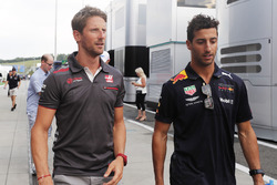 Romain Grosjean, Haas F1 Team, with Daniel Ricciardo, Red Bull Racing