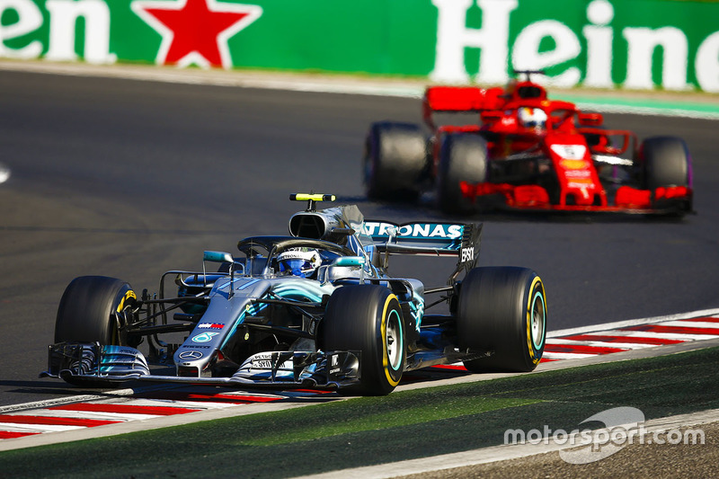 Valtteri Bottas, Mercedes AMG F1 W09, Sebastian Vettel, Ferrari SF71H