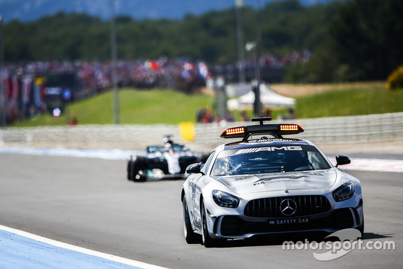 La Safety Car precede Lewis Hamilton, Mercedes AMG F1 W09