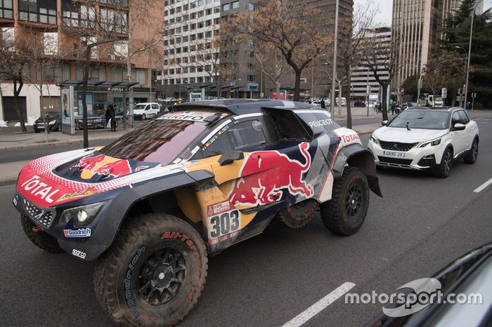 Carlos Sainz, Lucas Cruz, Peugeot Sport en las calles de Madrid