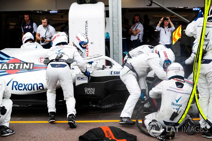 Lance Stroll, Williams FW41, pit stop