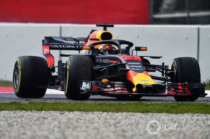 Max Verstappen, Red Bull Racing RB14 spins