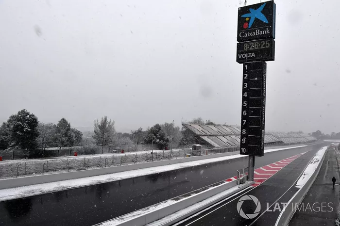 La neige interrompt les essais