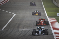 Valtteri Bottas, Mercedes AMG F1 W09, Kimi Raikkonen, Ferrari SF71H, and Daniel Ricciardo, Red Bull