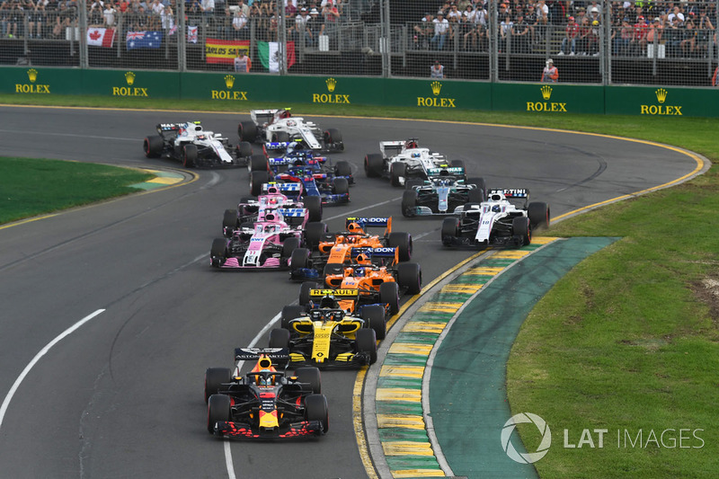 Daniel Ricciardo, Red Bull Racing RB14 at the start of the race