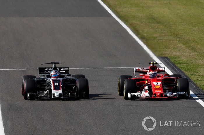 Romain Grosjean, Haas F1 Team VF-17 and Kimi Raikkonen, Ferrari SF70H battle for position