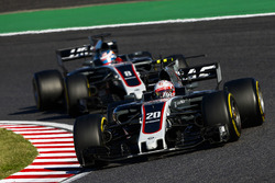 Kevin Magnussen, Haas F1 Team VF-17, Romain Grosjean, Haas F1 Team VF-17