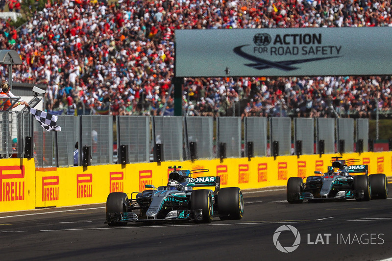 Foi o que aconteceu: nos últimos metros, Hamilton devolveu o terceiro lugar, o que foi um sinal de que a posição de Bottas era respeitada internamente.