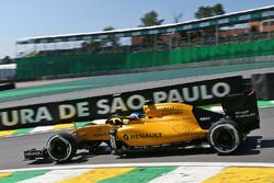 Jolyon Palmer, Renault Sport F1 Team RS16 with the Halo cockpit cover