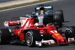 Себастьян Феттель, Ferrari SF70H, Льюис Хэмилтон, Mercedes AMG F1 W08