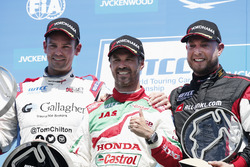 Podium: Race winner Tiago Monteiro, Honda Racing Team JAS, Honda Civic WTCC, second place Tom Chilton, Sébastien Loeb Racing, Citroën C-Elysée WTCC, third place Rob Huff, All-Inkl Motorsport, Citroën C-Elysée WTCC
