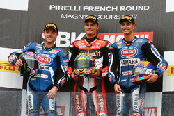 Le podium : le vainqueur, Chaz Davies, Ducati Team, le deuxième, Alex Lowes, Pata Yamaha, et le troisième, Michael van der Mark, Pata Yamaha