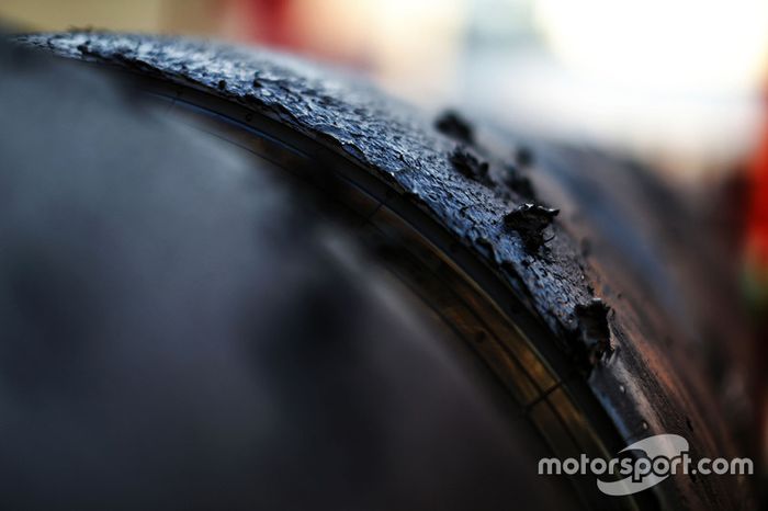 Neumático Pirelli desgastado