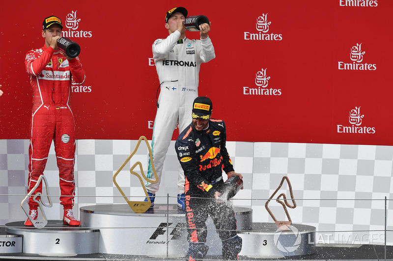 Podium: race winner Valtteri Bottas, Mercedes AMG F1 celebrates on the podium, second place Sebastia