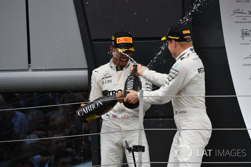 Race winner Lewis Hamilton, Mercedes AMG F1 and Valtteri Bottas, Mercedes AMG F1 celebrate on the podium, the champagne