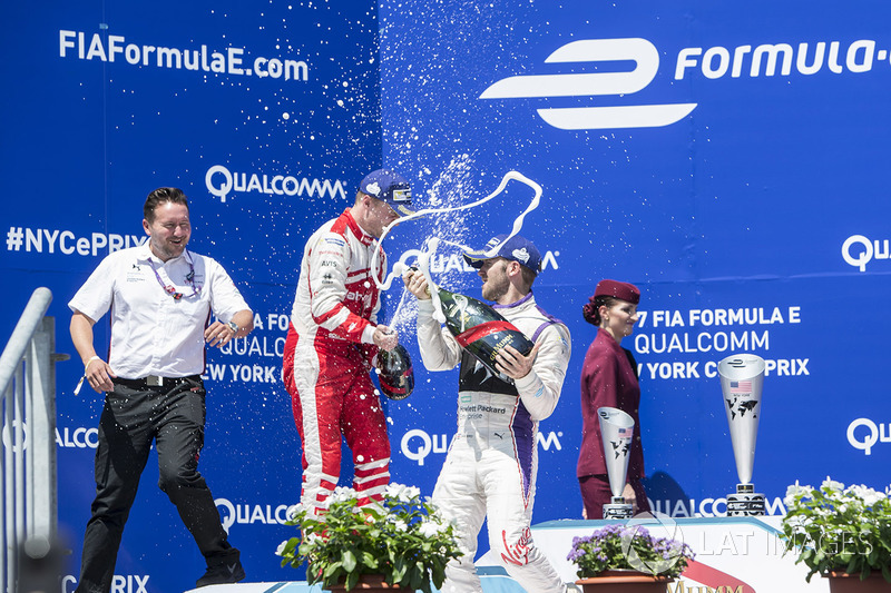 Podio: ganador Sam Bird, DS Virgin Racing, segundo lugar Felix Rosenqvist, Mahindra Racing,y tercer 